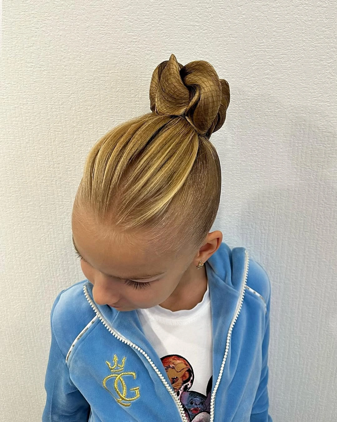 sstylish sports hairstyle Polished Top Knot for a Clean Athletic Look