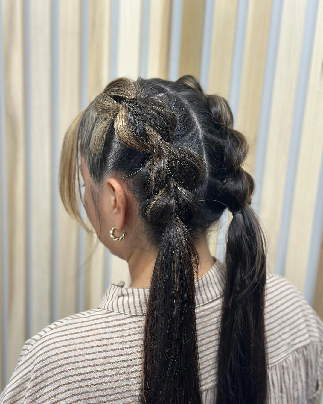 sstylish sports hairstyle Playful Bubble Ponytails With a Sporty Twist