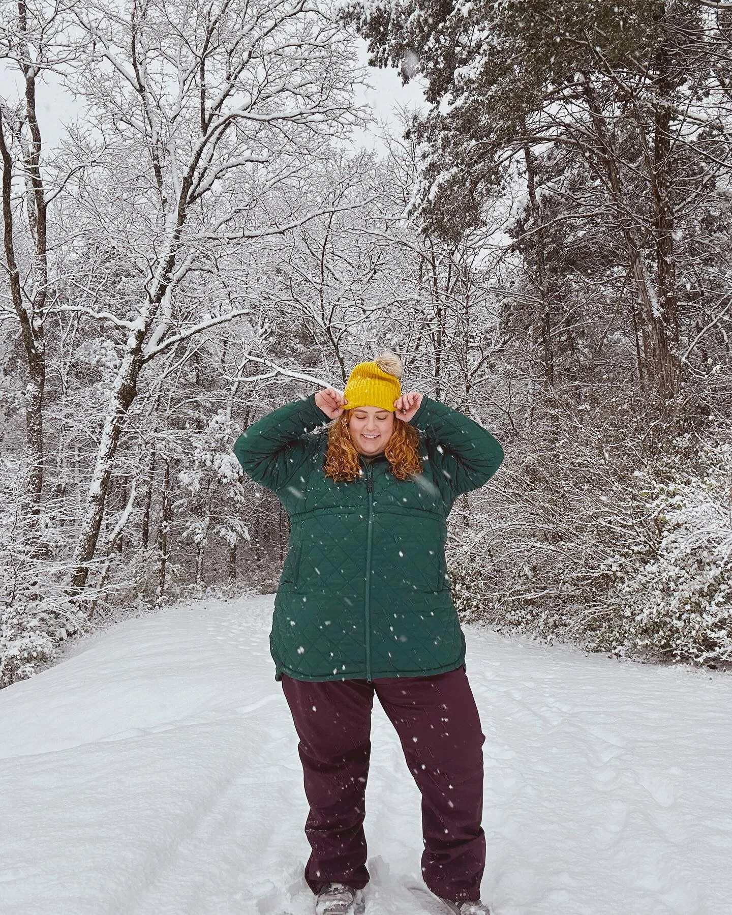 trendy winter outfit for plus size women Emerald quilted jacket and burgundy pants