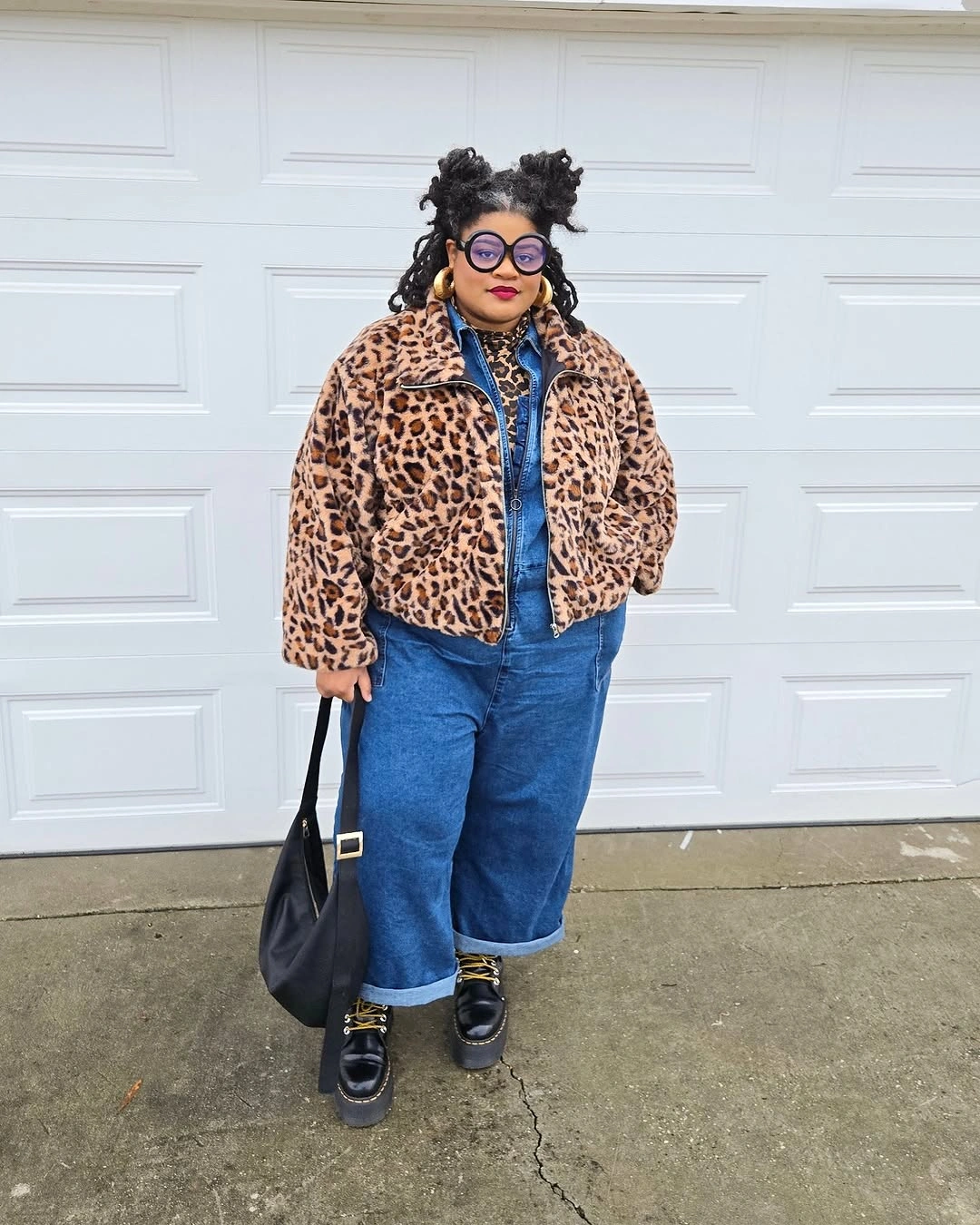 trendy winter outfit for plus size women Leopard jacket and blue denim winter style