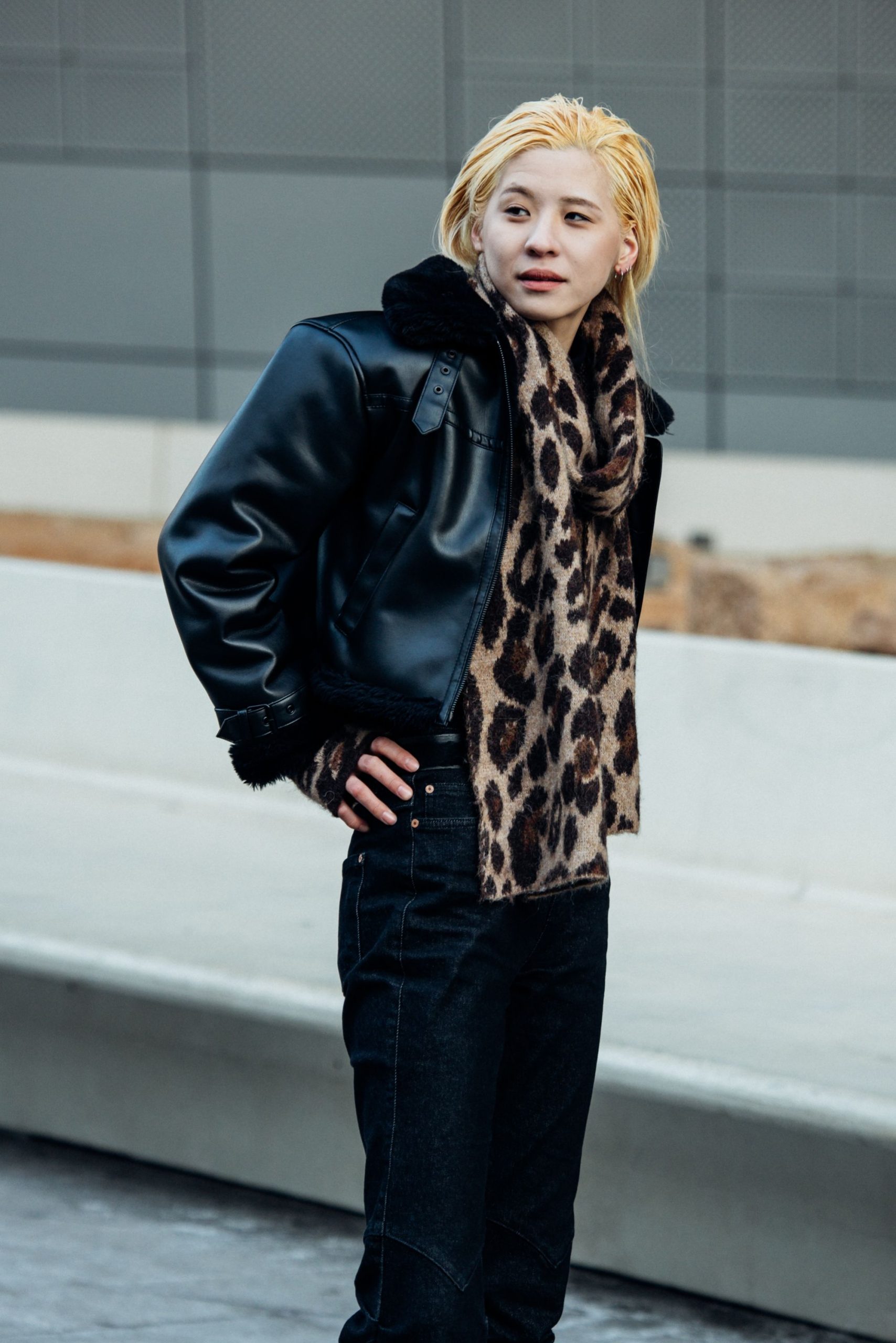 Shearling Collar Leather Jacket and Jeans — Korean Winter Outfits
