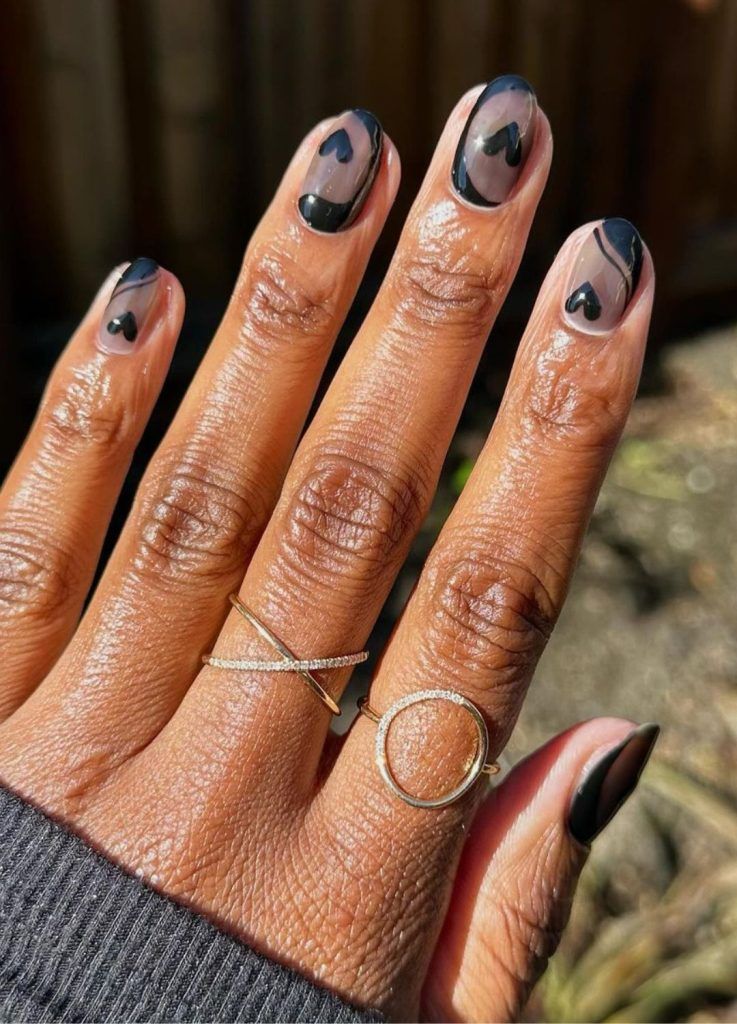 Short Round Black Heart Outline Nails Short Round Black Heart Outline Nails β Winter Nails for Black Women