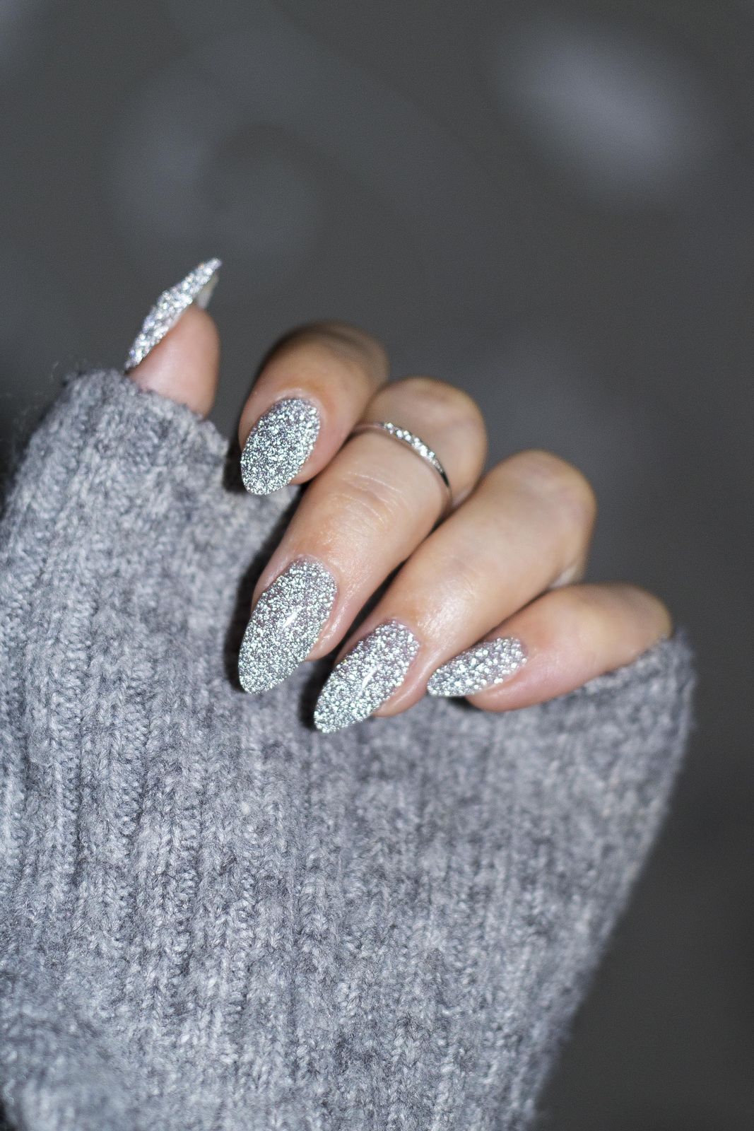 Intense Silver Holographic Glitter Oval Nails Intense Silver Holographic Glitter Oval Nails β Sparkly Winter Nails