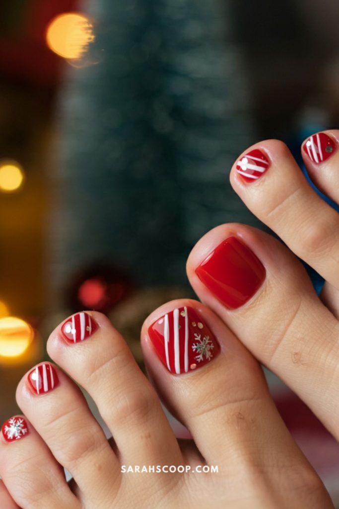 35+ Christmas Toe Nail Ideas