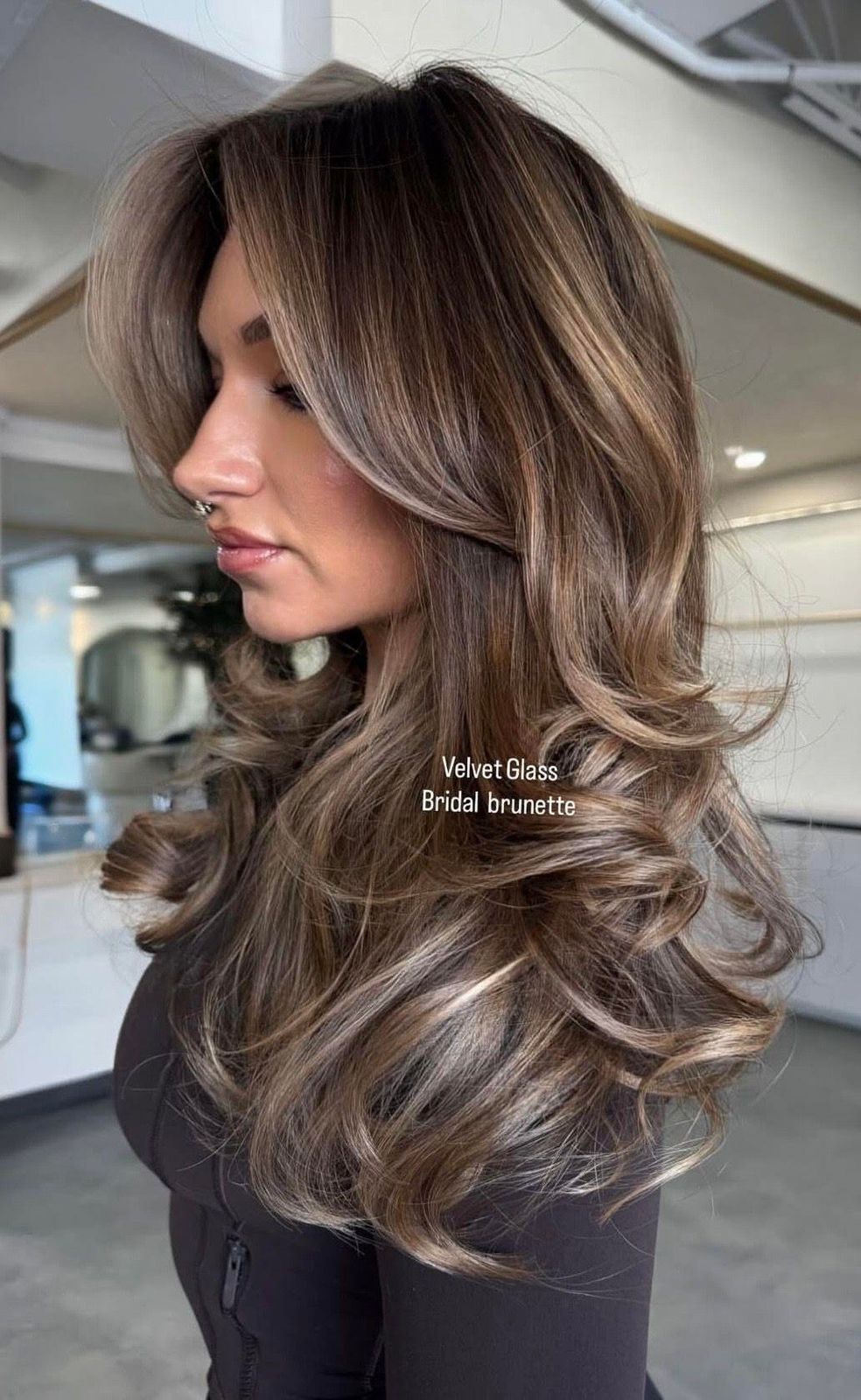 Collarbone Layers With Side Bangs Collarbone Layers With Side Bangs β Mushroom Brown Hair