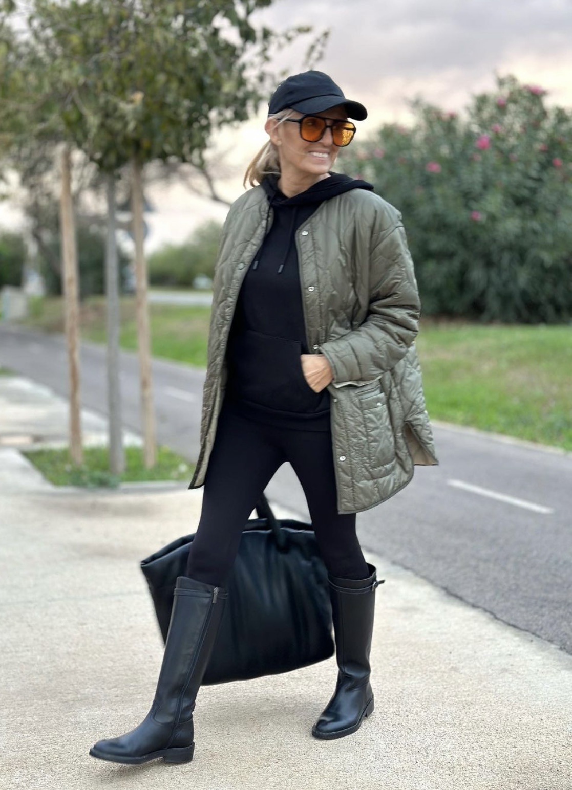 Casual Olive Green Quilted Jacket with Hoodie and Leggings Casual Olive Green Quilted Jacket with Hoodie and Leggings β Classy Winter Outfits