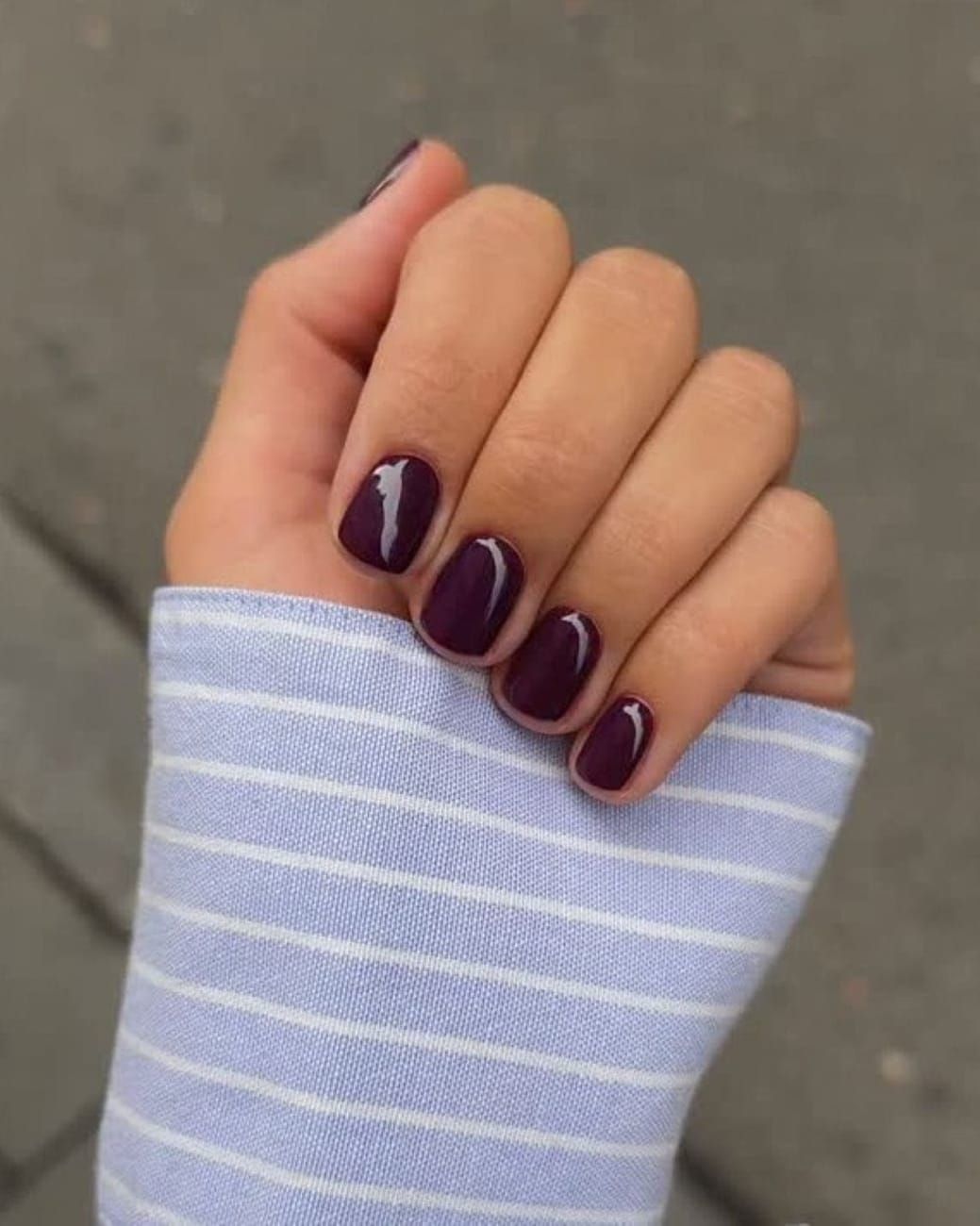 White Speckles On Accent Nail Visual Idea White Speckles On Accent Nail Visual Idea β Winter Nail Colors for Short Nails