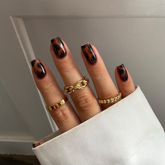 Glossy Tortoiseshell Medium Square Nails Glossy Tortoiseshell Medium Square Nails β Winter Gel Nail Colors