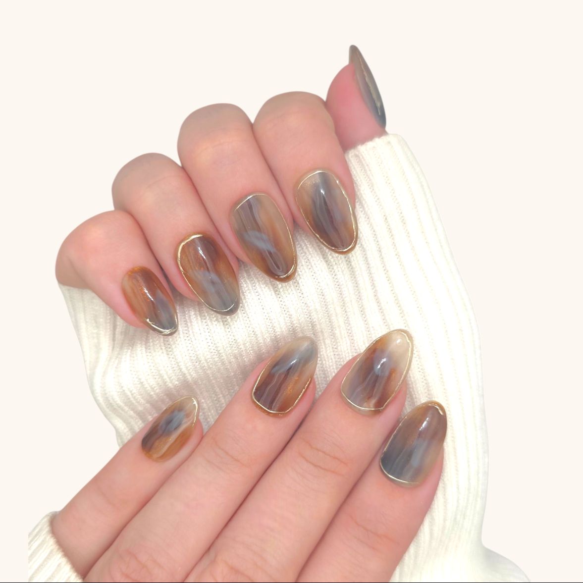 Brown Gray Marble with Gold Outline — Winter Marble Nails