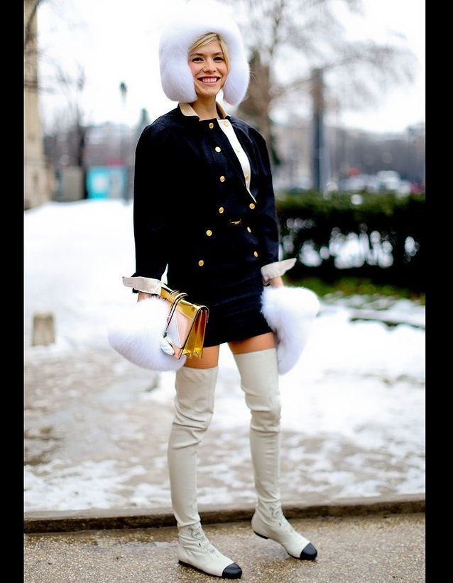 Knee-High Boots with Fur Hat and Mini Skirt Knee-High Boots with Fur Hat and Mini Skirt β Snow Boots Outfits