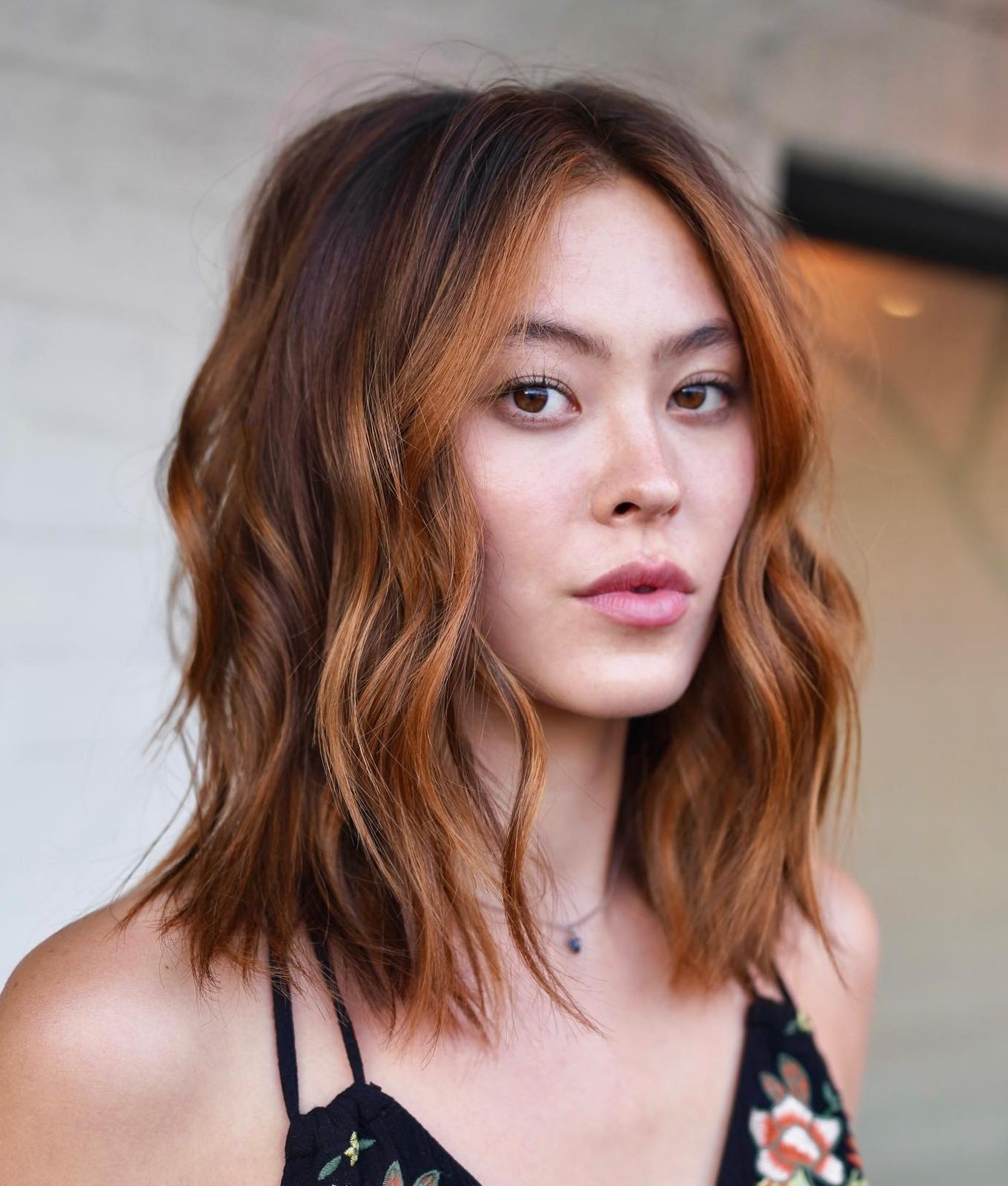 Collarbone Lob With Caramel Highlights Collarbone Lob With Caramel Highlights β Winter Hair Colors for Brown Eyes