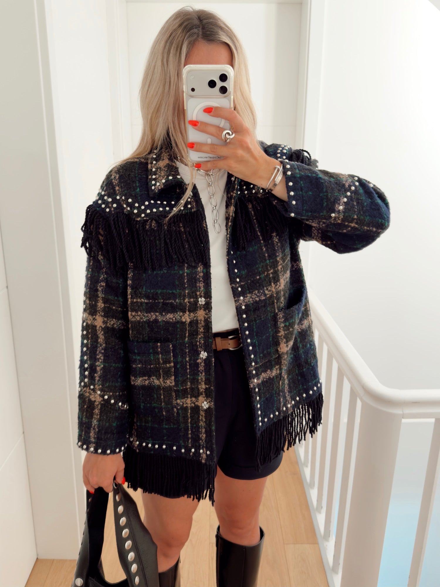 Studded Fringe Jacket for a Bold Western Statement Studded Fringe Jacket for a Bold Western Statement β Western Winter Outfits