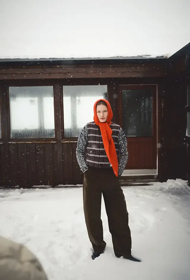 Plaid Sweater Orange Headscarf Outfit Idea Plaid Sweater Orange Headscarf Outfit Idea β Scandinavian Winter Outfits