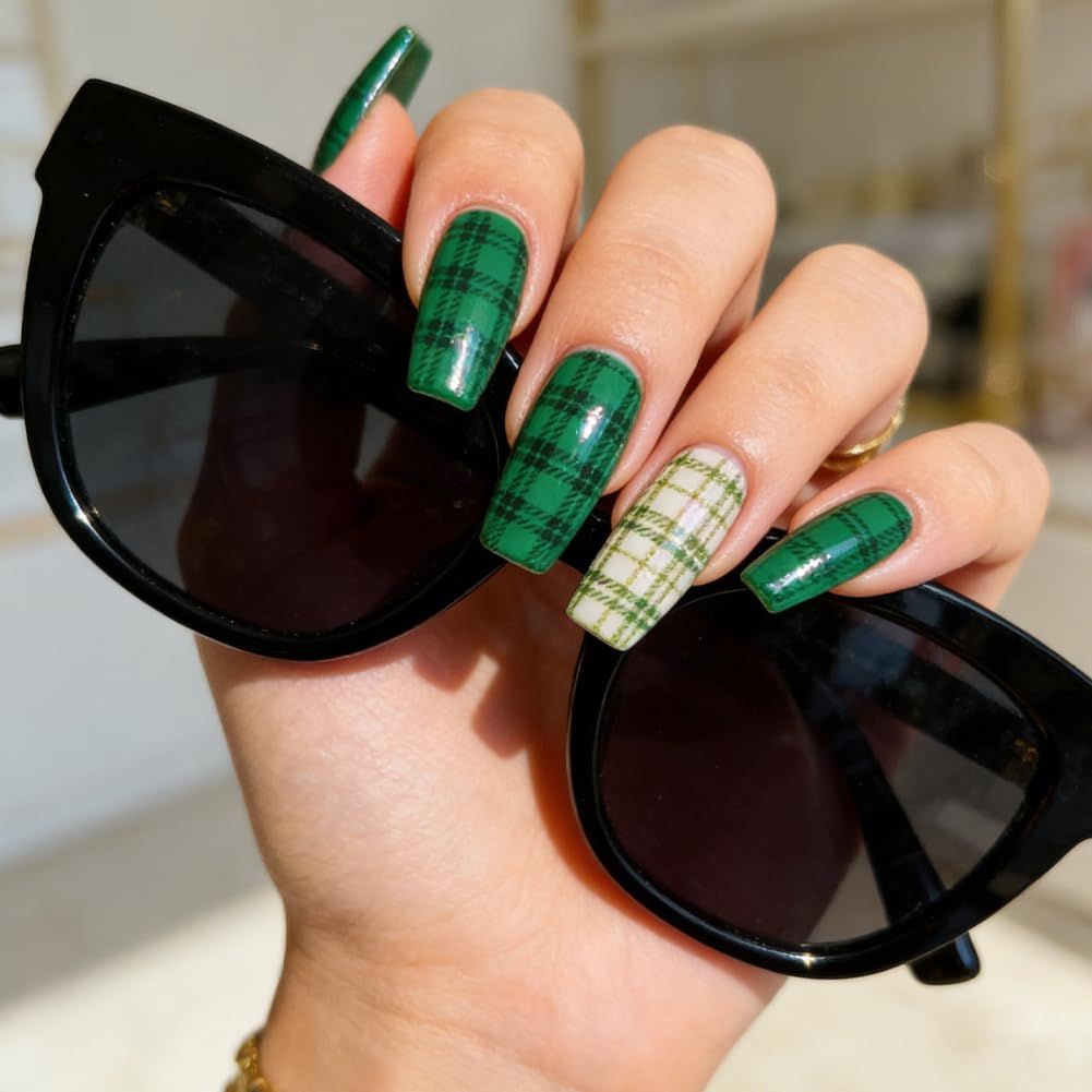 Deep Green Plaid Coffin Nails Deep Green Plaid Coffin Nails β Winter Plaid Nails