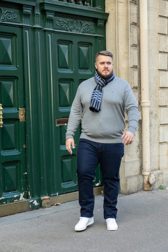 Cozy Crewneck Sweater with Striped Scarf and Denim Cozy Crewneck Sweater with Striped Scarf and Denim β Winter Outfits for Men