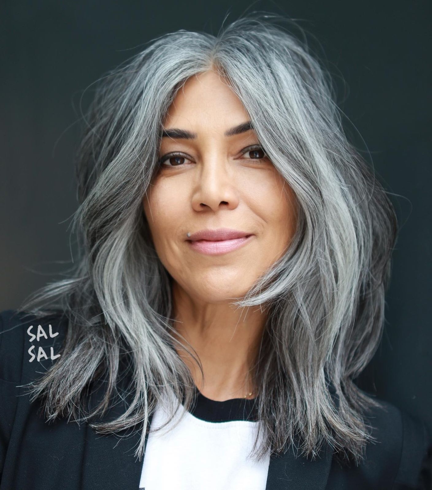 50 coiffures tendance pour cheveux gris en 2026 - Conseils capillaires