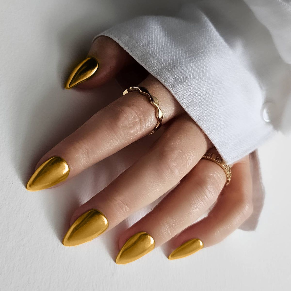High-Shine Metallic Gold Chrome High-Shine Metallic Gold Chrome β New Years Dip Powder Nails 2027