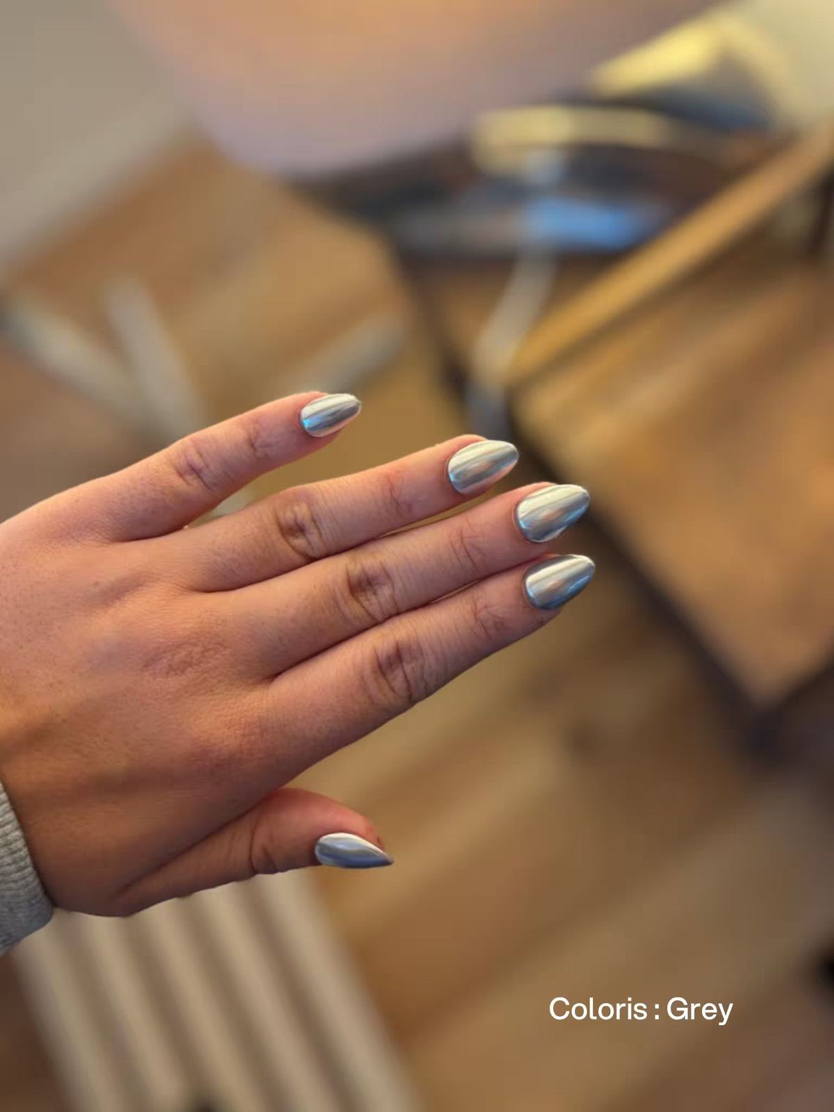 Visual Idea — Silver Chrome Nails
