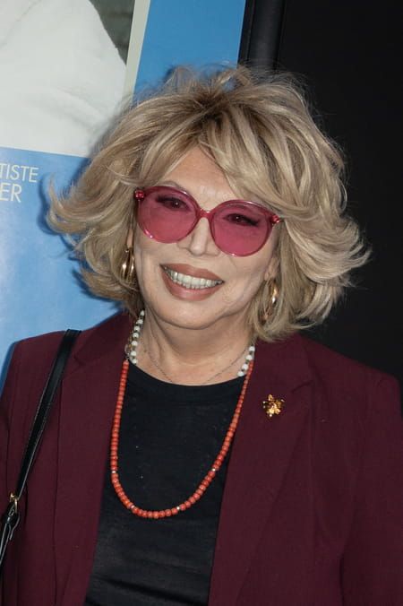 Layered Lob With Soft Curtain Bangs Layered Lob With Soft Curtain Bangs β Winter Haircuts for Women Over 70