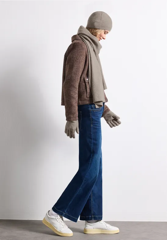 Dark Wash Flare Jeans with Coordinated Knit Accessories Dark Wash Flare Jeans with Coordinated Knit Accessories β Winter Outfits with Jeans