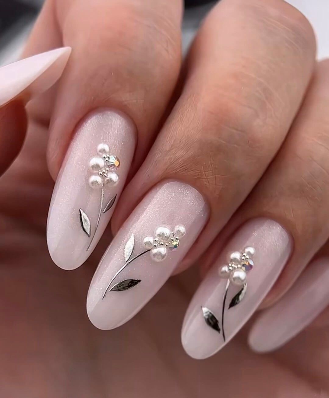 Visual Idea — Holiday Nail Colors 2026