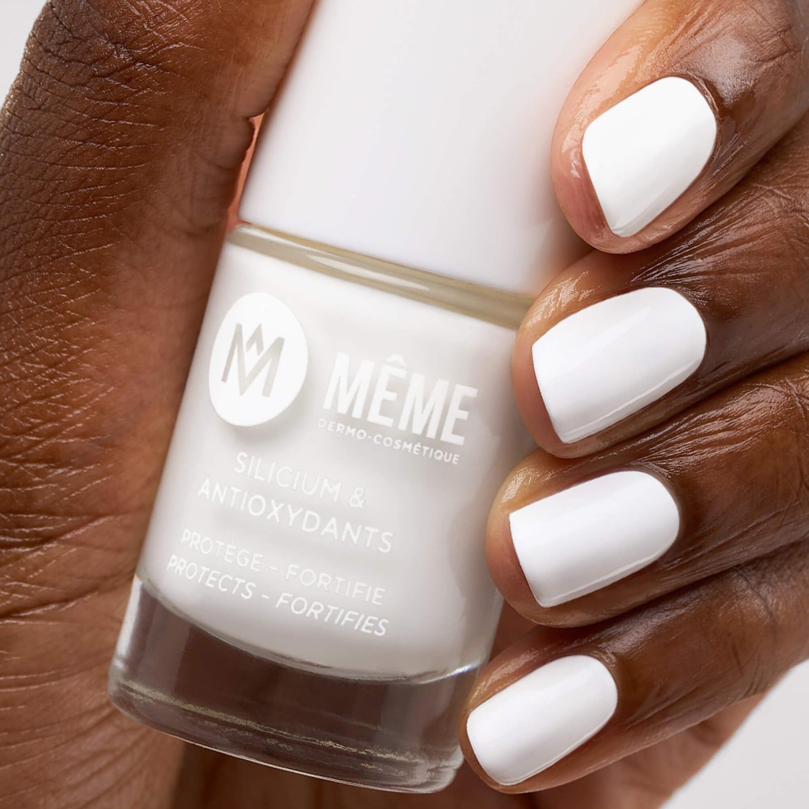 Glossy Short Oval Opaque Milky White Nails Glossy Short Oval Opaque Milky White Nails