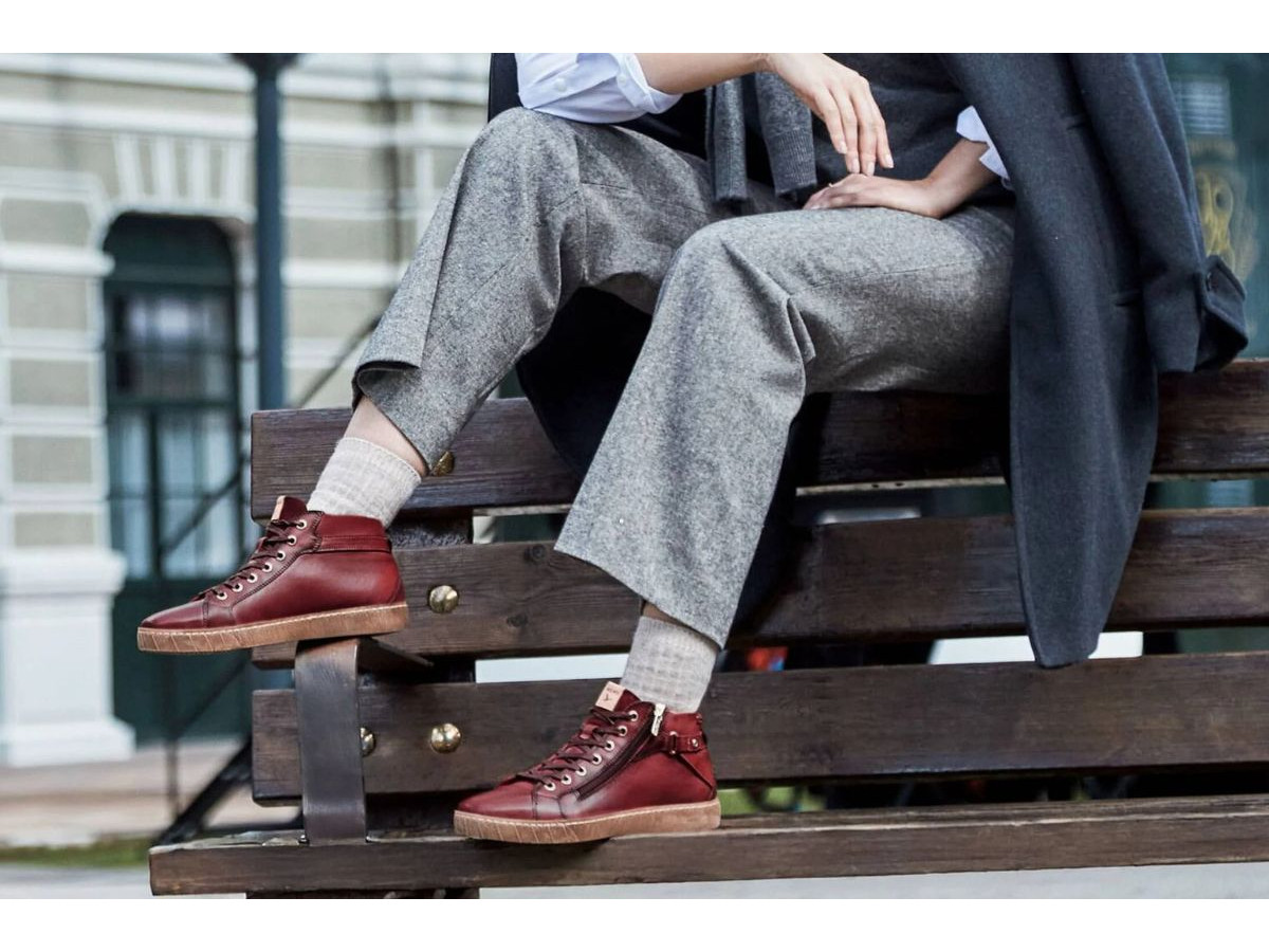 Burgundy High-Top Sneakers Elevate a Casual Grey Ensemble Burgundy High-Top Sneakers Elevate a Casual Grey Ensemble β Burgundy Outfits
