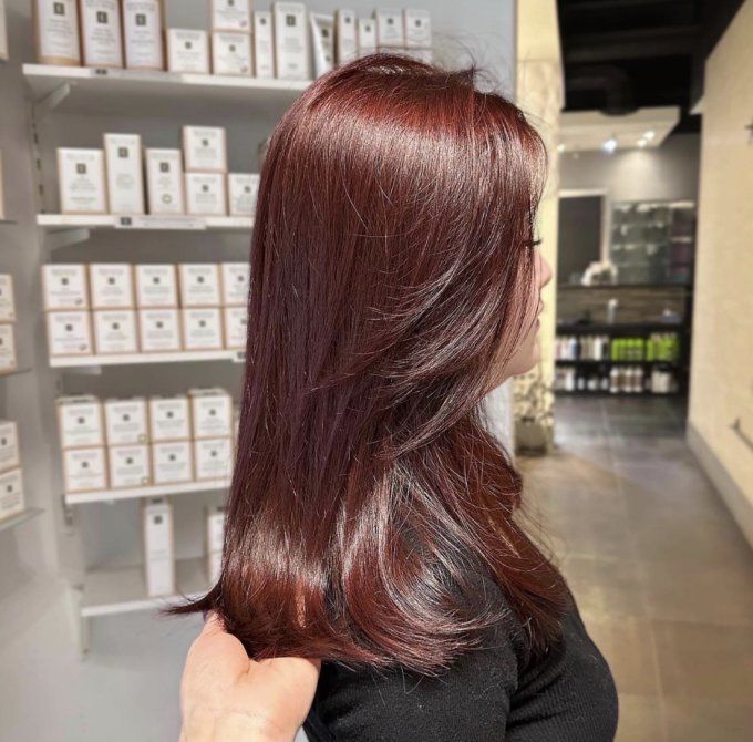 Le rouge Bordeaux, la coloration de l'automne - Cosmopolitan.fr