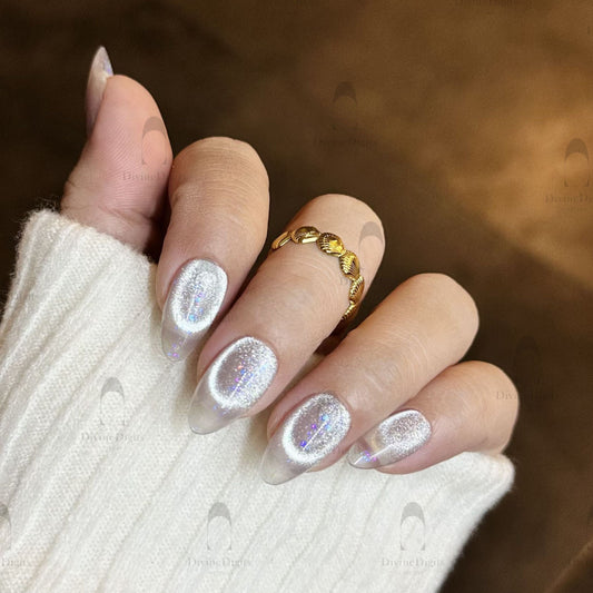 Holographic Glitter Cat-Eye Oval Nails Holographic Glitter Cat-Eye Oval Nails β Medium Length Winter Nails