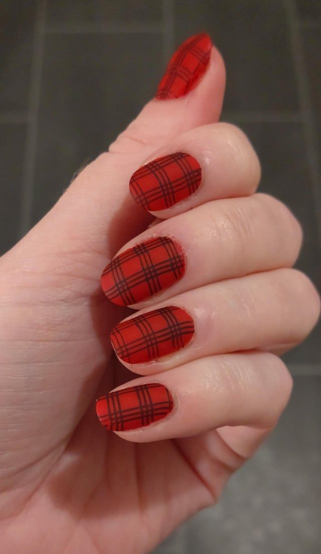 Matte Red Dark Brown Plaid Matte Red Dark Brown Plaid β Winter Plaid Nails
