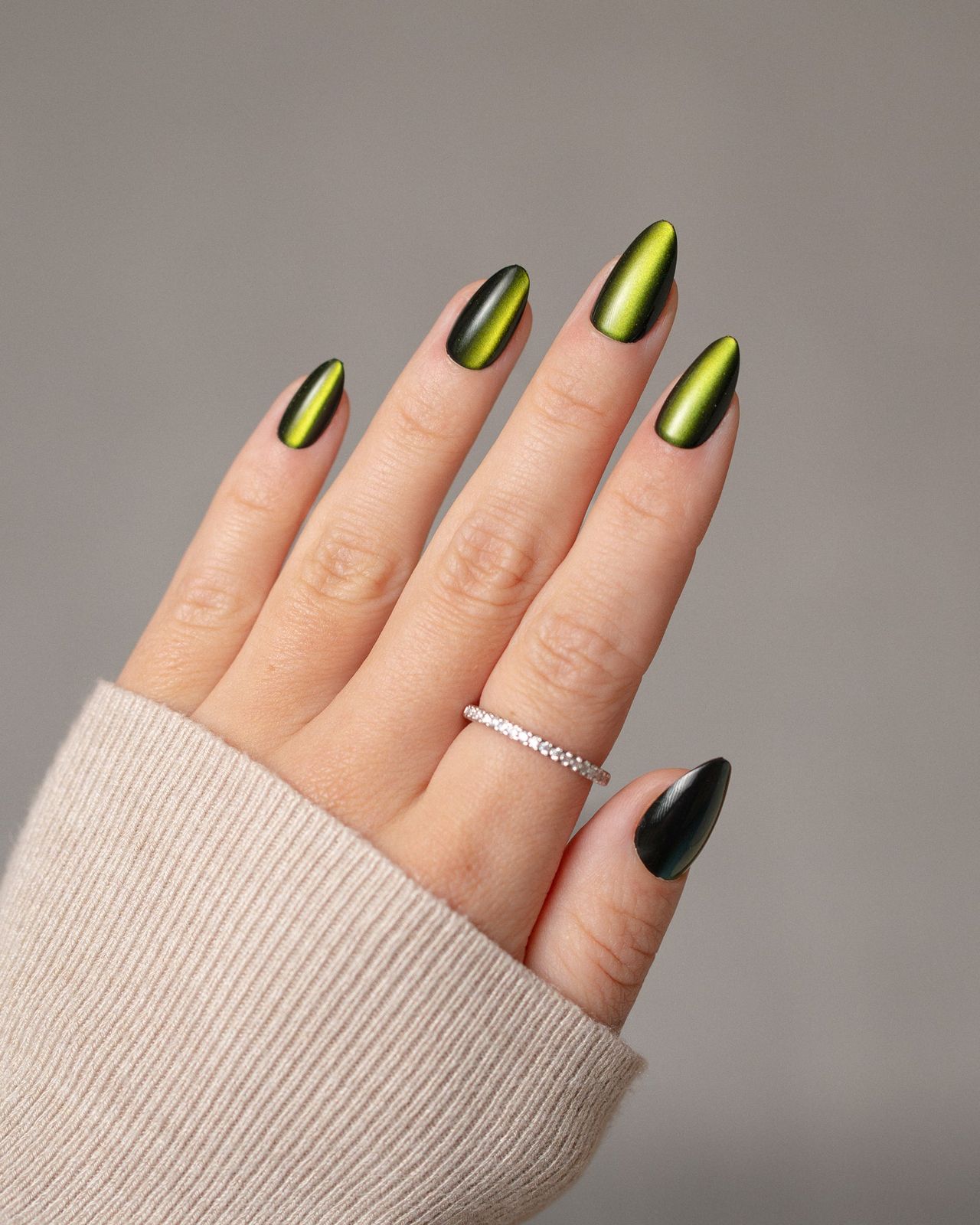 Green Marble with Gold Foil Green Marble with Gold Foil โ Winter Green Nails