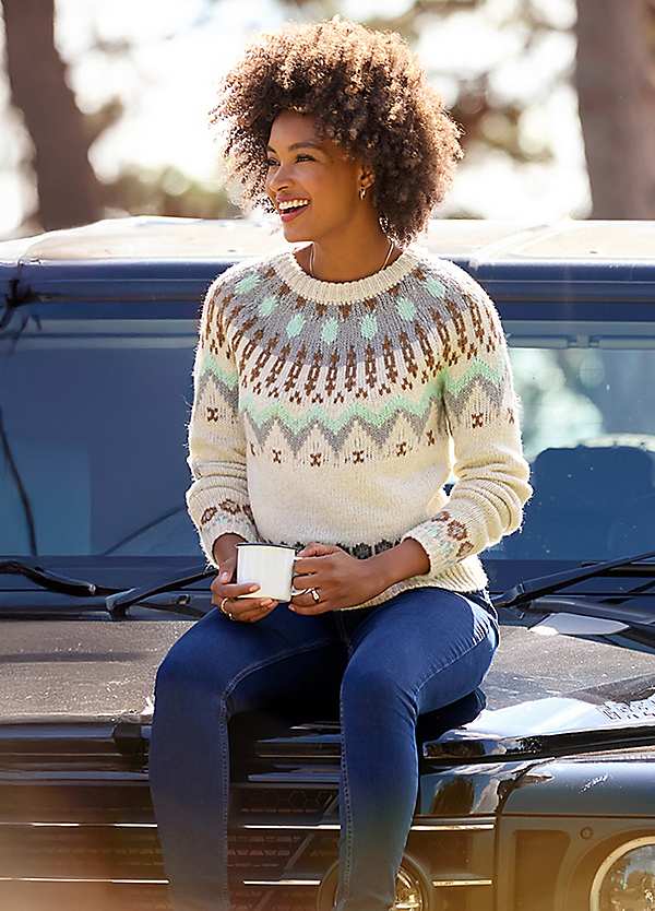 Relaxed Fit Fair Isle Sweater with Denim Jeans Relaxed Fit Fair Isle Sweater with Denim Jeans โ Fair Isle Sweater Outfits