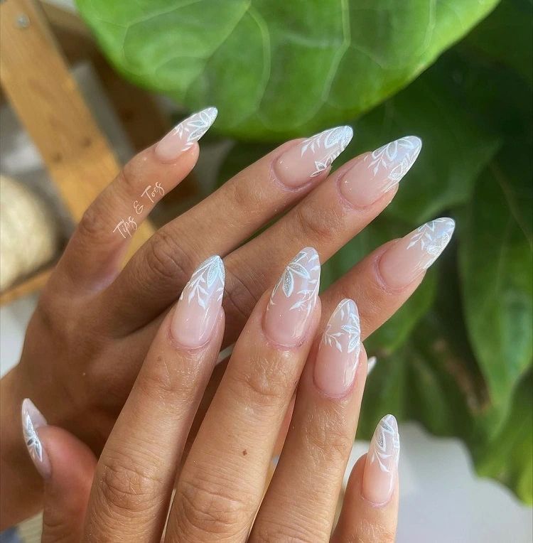 Delicate White Floral Decals Delicate White Floral Decals β Winter Wedding Nails