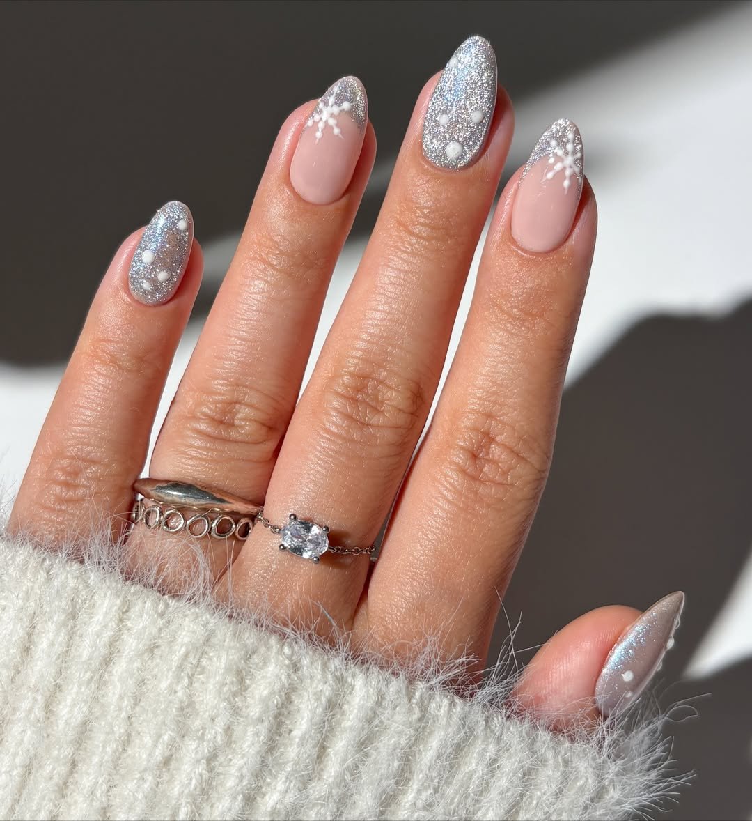 Sparkling Nude Glitter Ombré Snowflakes — Cute Winter Nails