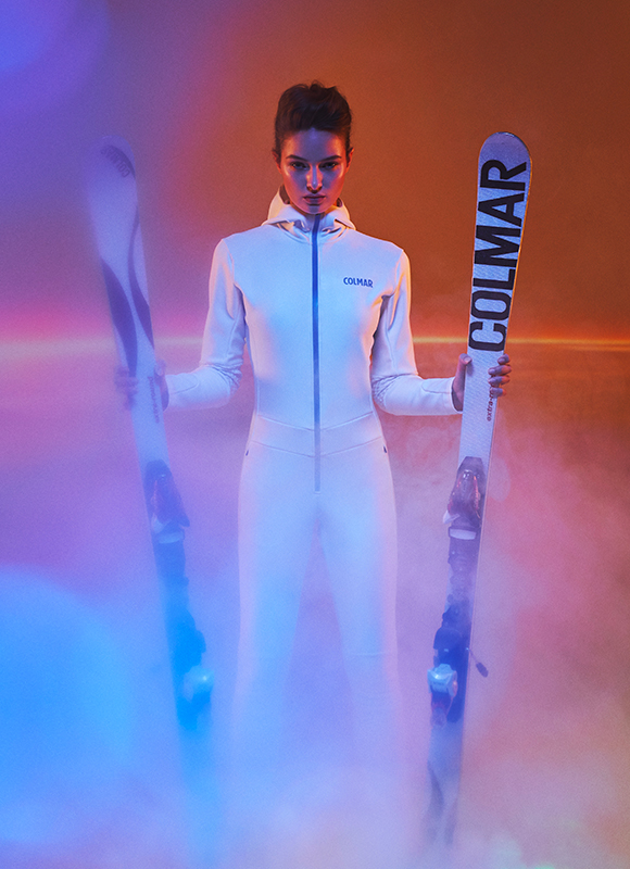 Minimalist White Ski Suit with Blue Zipper Detail Minimalist White Ski Suit with Blue Zipper Detail β Ski Outfits