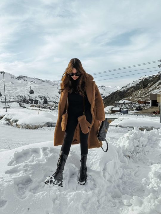 Cozy Teddy Fleece Coat and Black Base Layers for Warm Apres Ski Style — Apres Ski Outfits