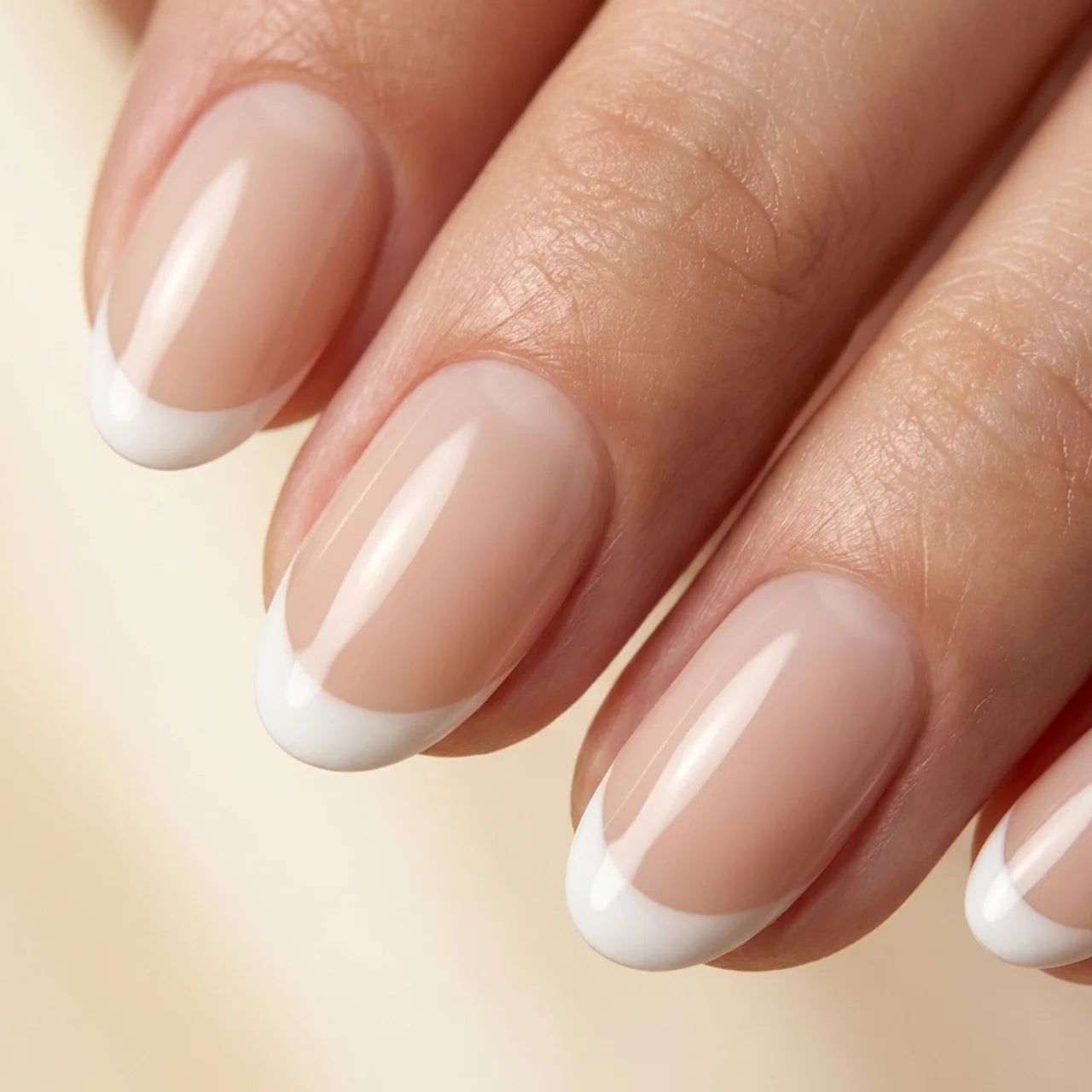 Glossy Visual Idea Glossy Visual Idea β Short Winter Oval Nails