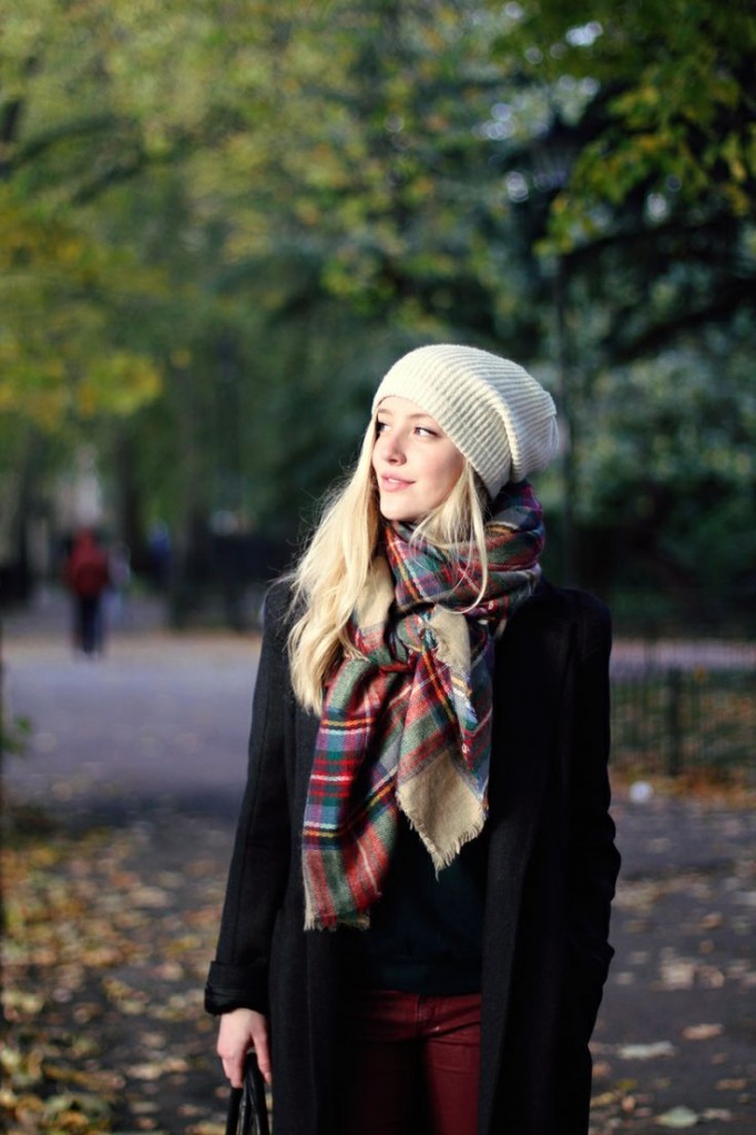 Large Plaid Scarf for a Casual Autumn Ensemble Large Plaid Scarf for a Casual Autumn Ensemble β Scarf Outfits