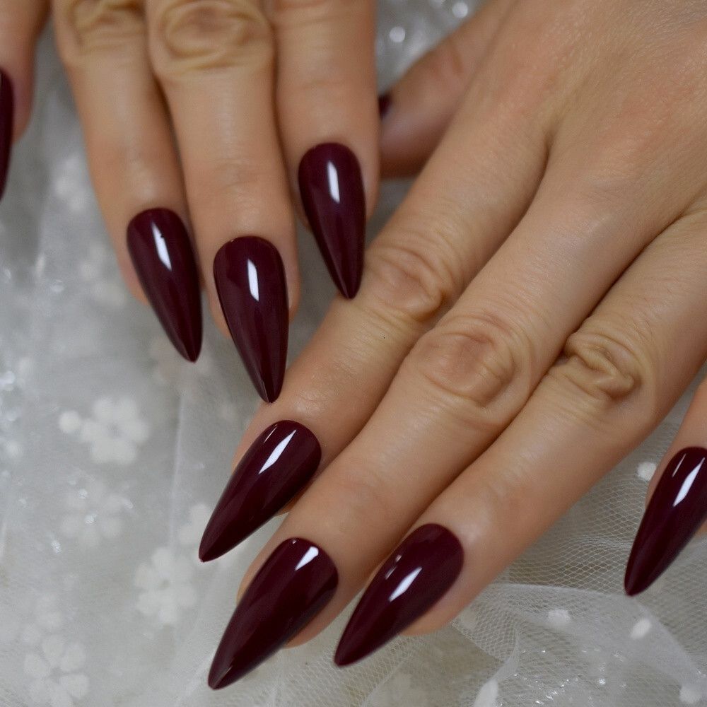 Chic Off-White Matte Stilettos Chic Off-White Matte Stilettos β Winter Stiletto Nails