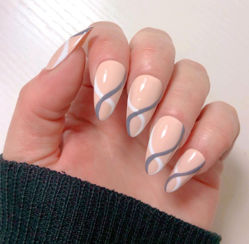 Pale Peach with Gray and White Waves — Winter Gray Nails