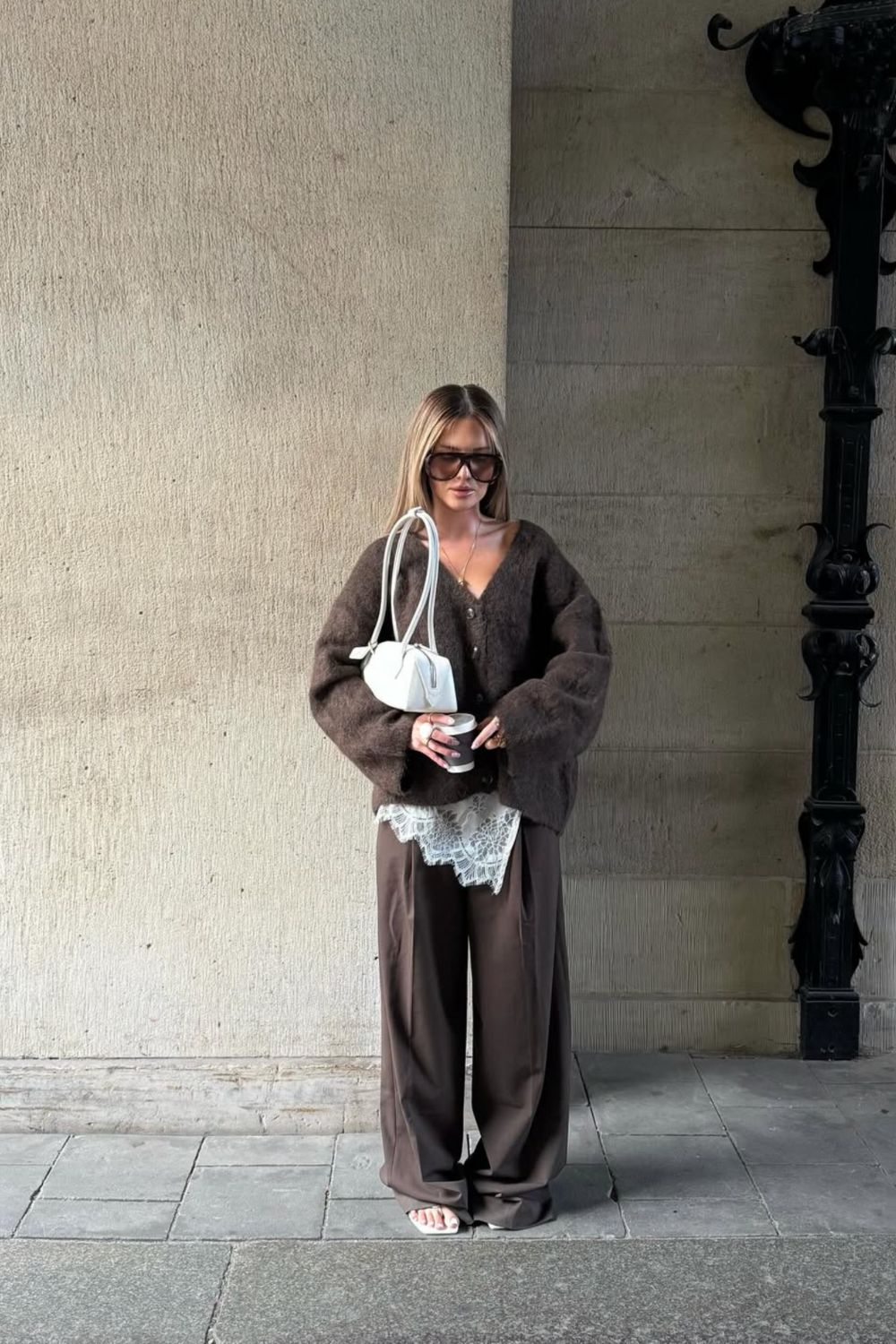 Oversized Brown Cardigan in Monochromatic Ensemble Oversized Brown Cardigan in Monochromatic Ensemble โ Cardigan Outfits