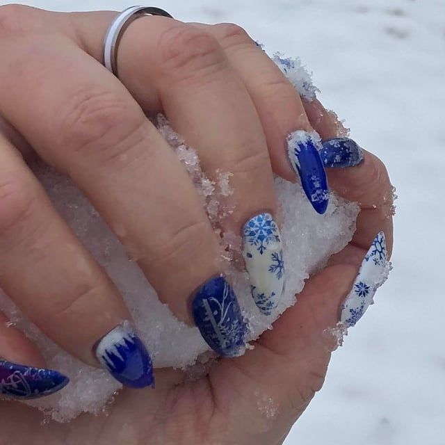 Glossy Visual Idea Glossy Visual Idea β Snowflake Nails