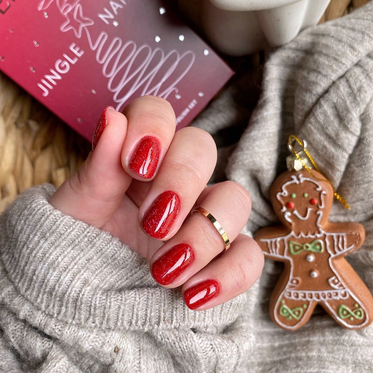 Sparkling Short Oval Red Nails Sparkling Short Oval Red Nails β Red Christmas Nails 2026