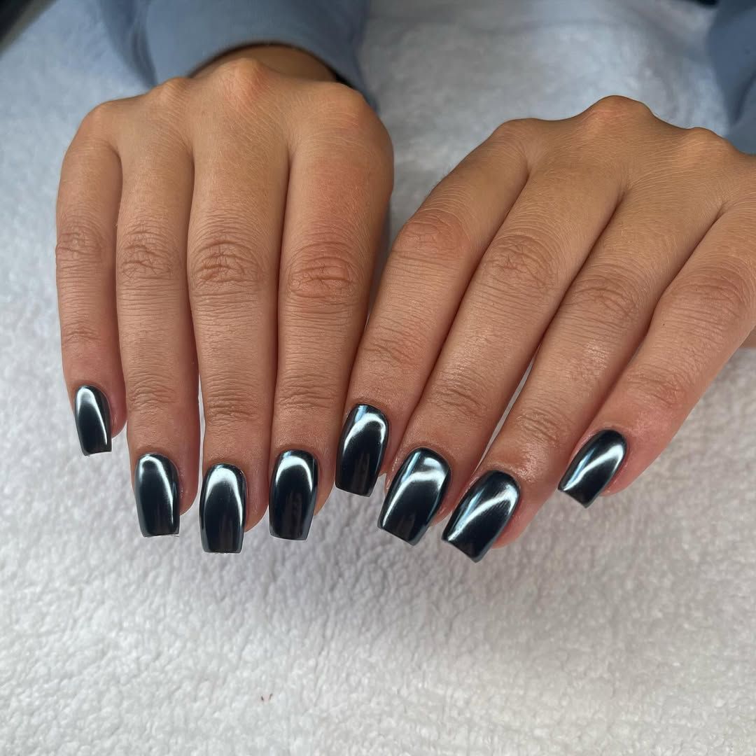 Chrome Visual Idea Chrome Visual Idea β Winter Squoval Nails