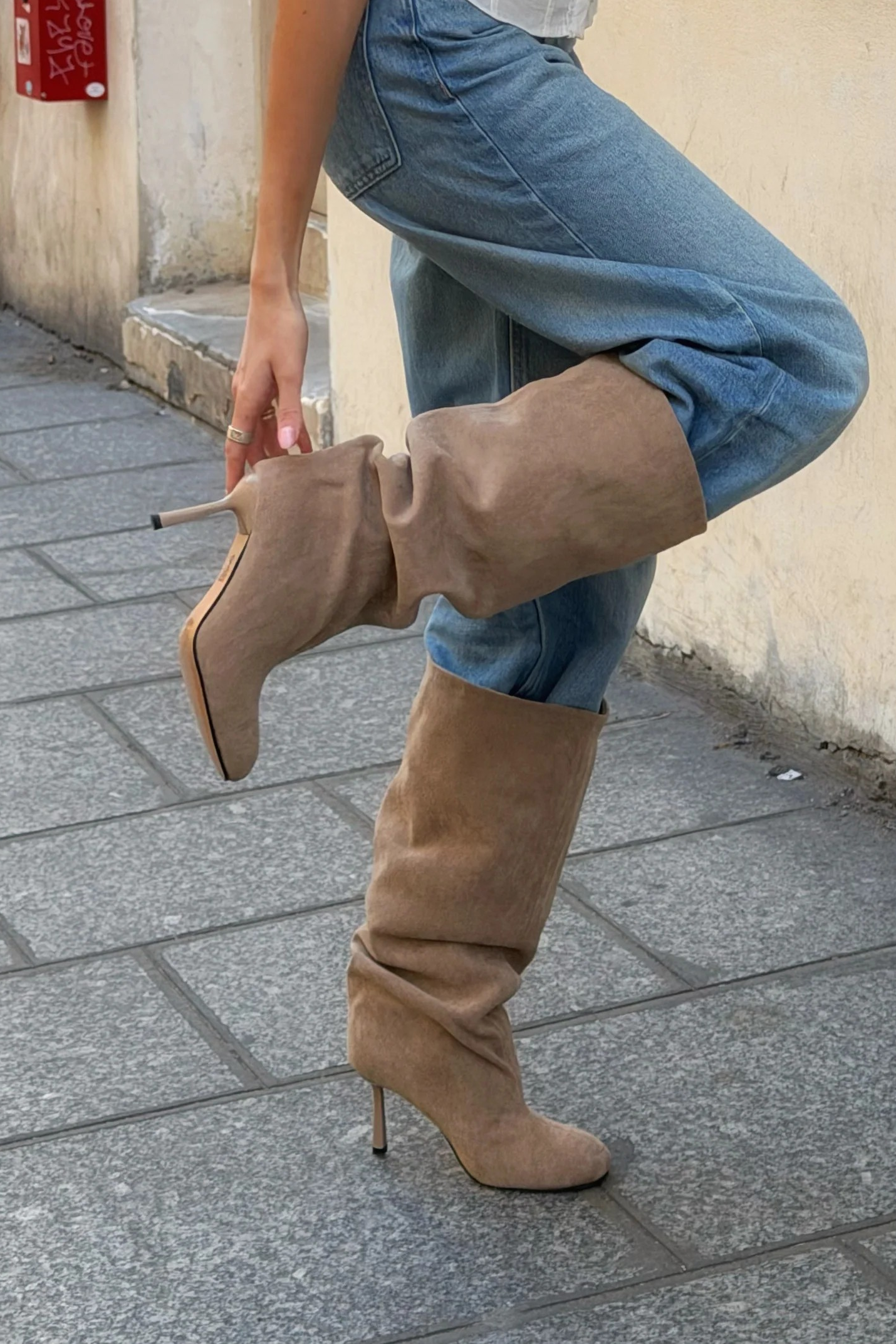 Simple Chic: White Top, Blue Jeans, and Taupe Slouchy Boots Simple Chic: White Top, Blue Jeans, and Taupe Slouchy Boots β Slouchy Boots Outfits