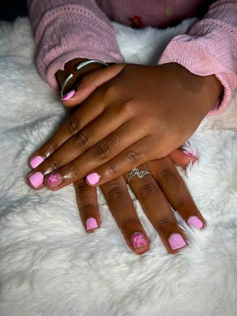 Small Pink Bows On Accent Nails Visual Idea Small Pink Bows On Accent Nails Visual Idea β Winter Nails for Teens