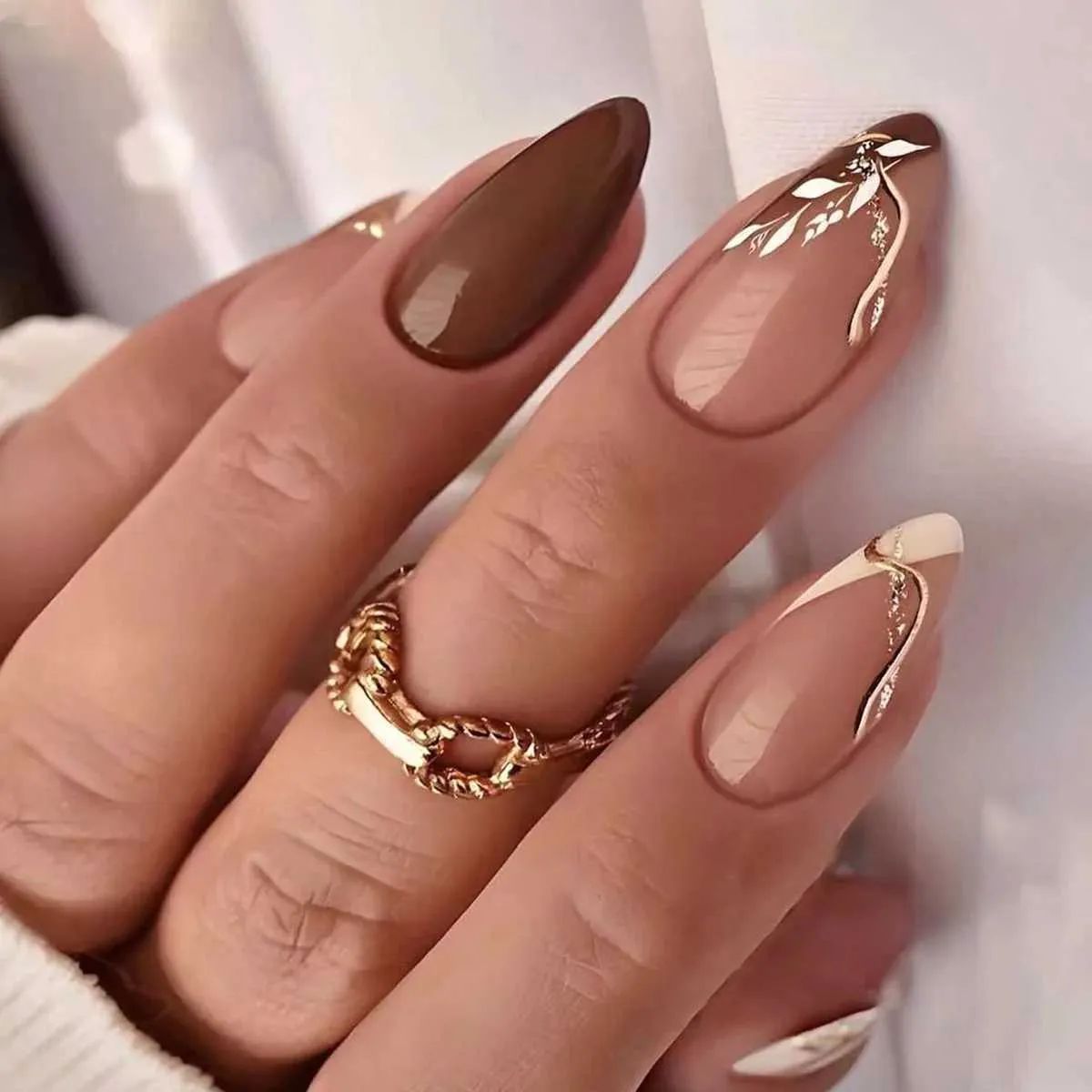 Brown Leaf and Vine Almond Nails Brown Leaf and Vine Almond Nails β Medium Winter Almond Nails