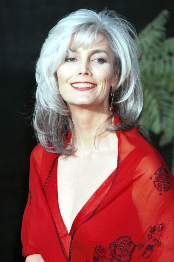 Collarbone Visual Idea Collarbone Visual Idea β Winter Hairstyles for Women Over 60