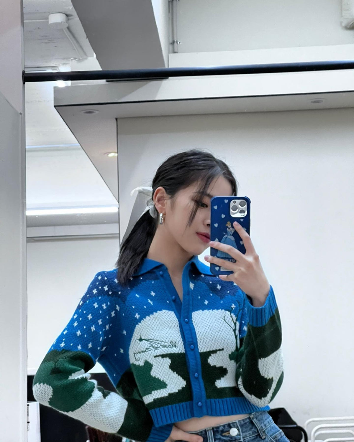 Fitted Cardigan with Winter Landscape Pattern — Korean Winter Outfits