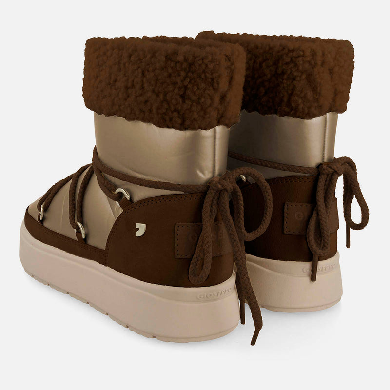 Metallic Shearling-Lined Boots for a Standout Apres Ski Finish — Apres Ski Outfits